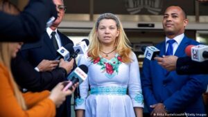 Россияне должны оставаться дома после выезда за границу